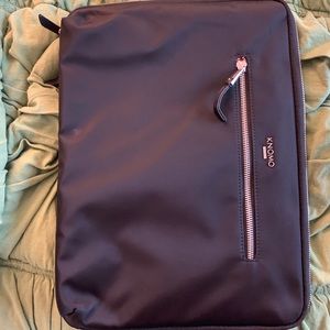KNOMO travel organizer